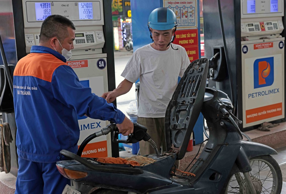 Giá xăng dầu đảo chiều tăng trở lại từ 15h chiều nay 15/5 - Ảnh 1.