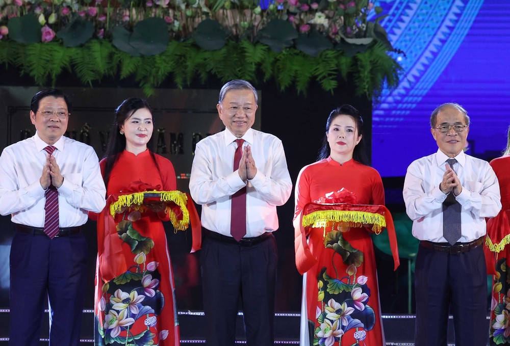 Tổng Bí thư Tô Lâm dự Khai mạc Lễ hội Làng Sen toàn quốc 2025 - Ảnh 1.