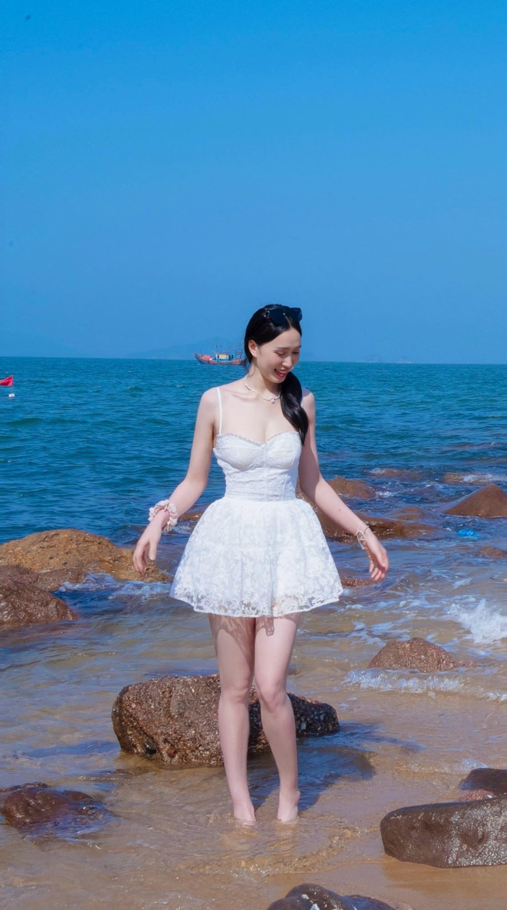 Chủ công duy nhất trong làng bóng chuyền nữ Việt Nam theo đuổi nghề đặc biệt, đẹp nóng bỏng ở tuổi 22 - Ảnh 3. Chủ công duy nhất trong làng bóng chuyền nữ Việt Nam theo đuổi nghề đặc biệt, đẹp nóng bỏng ở tuổi 22 - Ảnh 3.