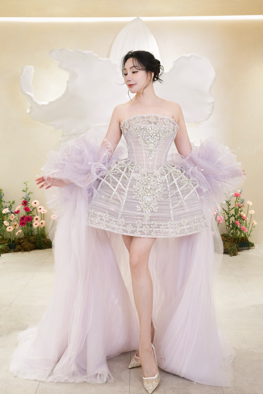 Hồ Quỳnh Hương mặc váy cưới đính 10.000 viên pha lê, tổng chi phí hơn nửa tỷ - Ảnh 4.