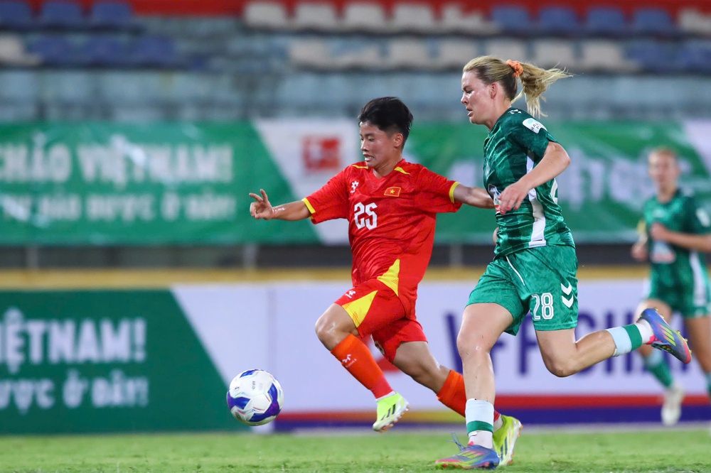 HLV Mai Đức Chung: "Cầu thủ Việt Nam đã chơi hết sức trước Werder Bremen" - Ảnh 1. HLV Mai Đức Chung: "Cầu thủ Việt Nam đã chơi hết sức trước Werder Bremen" - Ảnh 1.