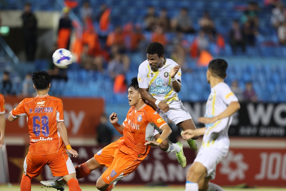 Ngoài đua vô địch và trụ hạng, V-League còn khó lường ở cuộc đua Vua phá lưới - Ảnh 2. Ngoài đua vô địch và trụ hạng, V-League còn khó lường ở cuộc đua Vua phá lưới - Ảnh 2.