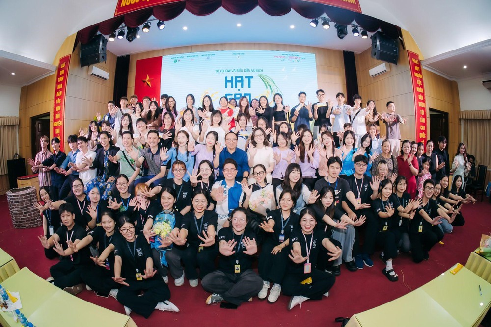 Nhà thơ Trần Đăng Khoa &quot;xin… lạy&quot; sinh viên trường Đại học Khoa học Xã hội và Nhân văn vì điều này - Ảnh 3.
