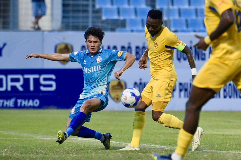 Công Phượng khiến ngày hạ màn V-League lẫn giải hạng Nhất nóng ran - Ảnh 3. Công Phượng khiến ngày hạ màn V-League lẫn giải hạng Nhất nóng ran - Ảnh 3.