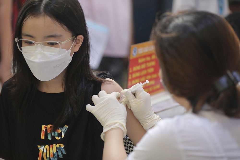 Thành phố Hồ Chí Minh: Số ca bệnh COVID-19 tăng nhẹ, khuyến nghị đeo khẩu trang ở nơi đông người - Ảnh 1.
