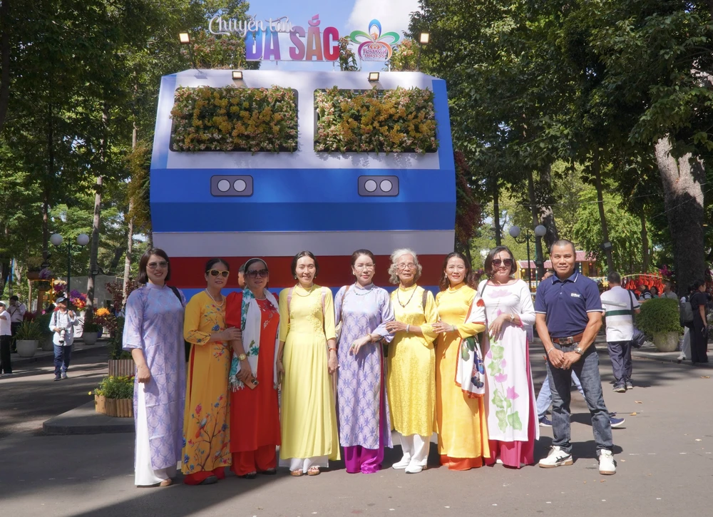 Khai mạc Festival hoa lan TP. Hồ Chí Minh 2025 - Ảnh 6. Khai mạc Festival hoa lan TP. Hồ Chí Minh 2025 - Ảnh 6.