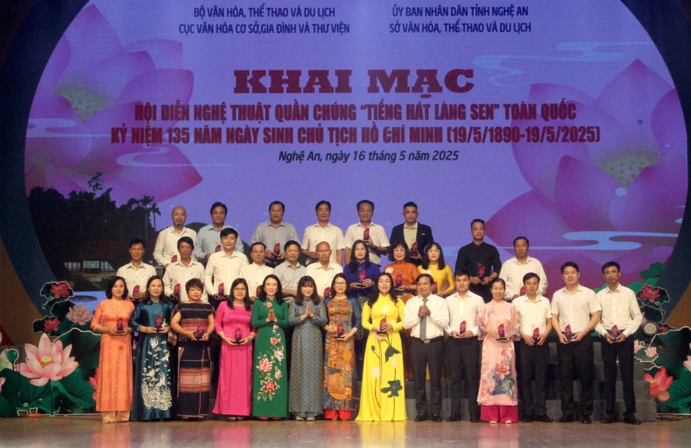 Khai mạc Hội diễn “Tiếng hát Làng Sen” toàn quốc năm 2025 - Ảnh 6.