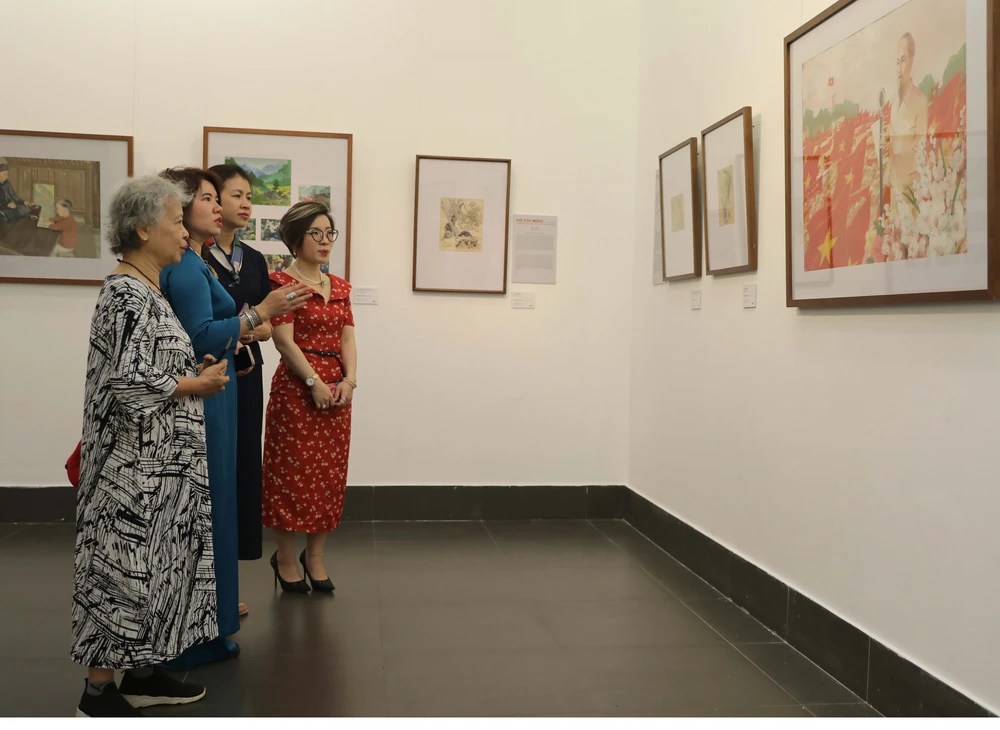 Khai mạc triển lãm chuyên đề “Hồ Chí Minh trong nghệ thuật tạo hình” - Ảnh 4.
