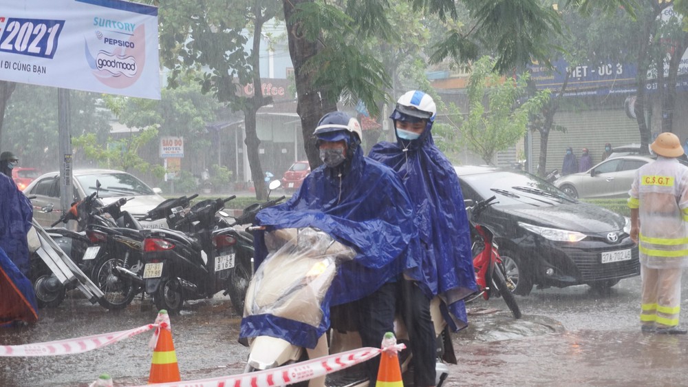 Dự báo thời tiết 10 ngày tới: Nhiều khu vực có mưa rào và dông - Ảnh 1.