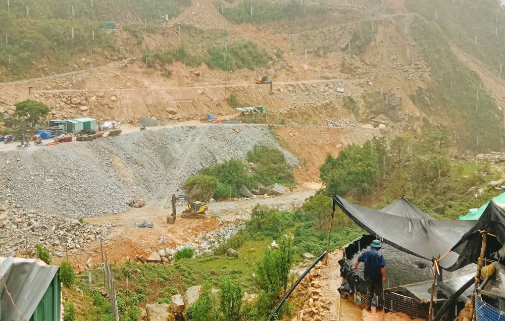 Lai Châu: Sạt lở khi thi công thủy điện, ít nhất 5 người  tử vong - Ảnh 1.
