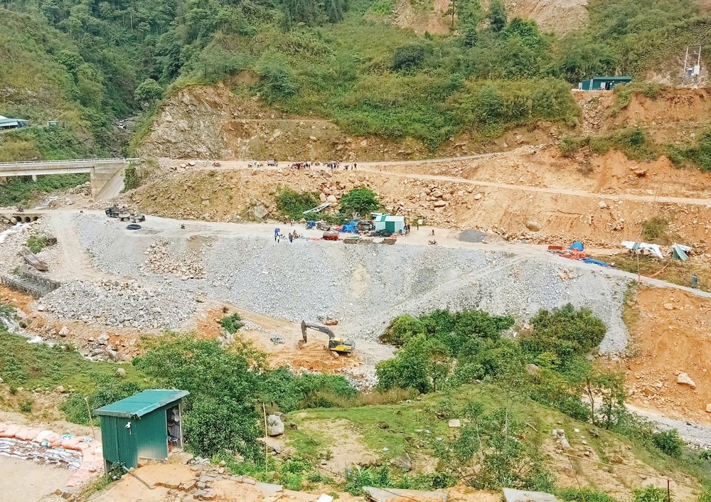 Lai Châu: Sạt lở khi thi công thủy điện, ít nhất 5 người  tử vong - Ảnh 2.