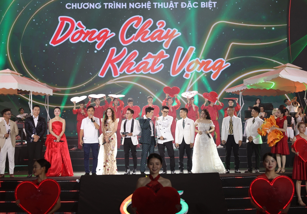&quot;Dòng chảy khát vọng&quot;: Thu Phương, Quốc Thiên tình tứ hát dưới trời mưa - Ảnh 7.