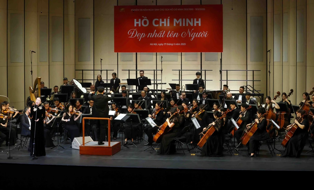 Chương trình nghệ thuật đặc biệt “Hồ Chí Minh đẹp nhất tên Người&quot; - Ảnh 1.
