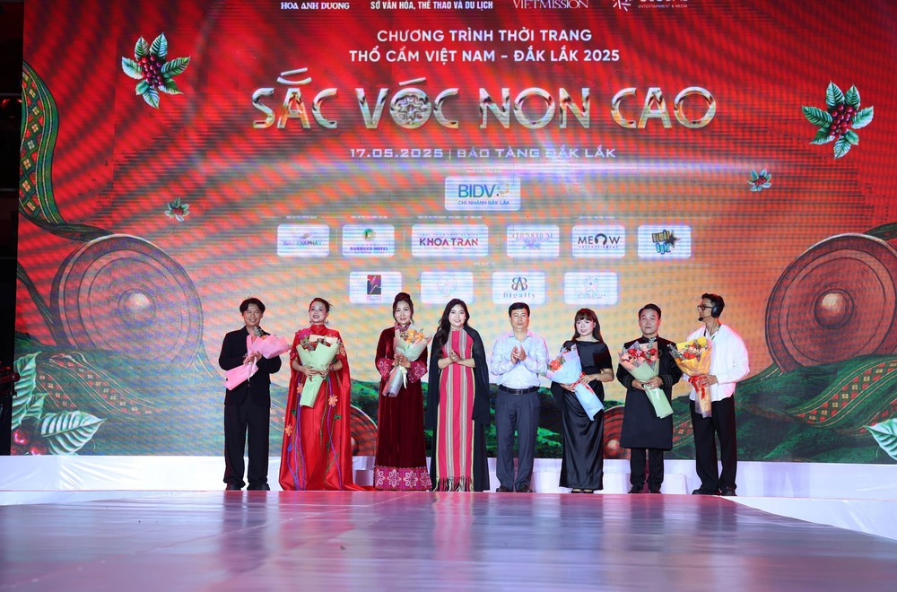 Chương trình thời trang thổ cẩm Việt Nam - Đắk Lắk 2025 - Ảnh 4.