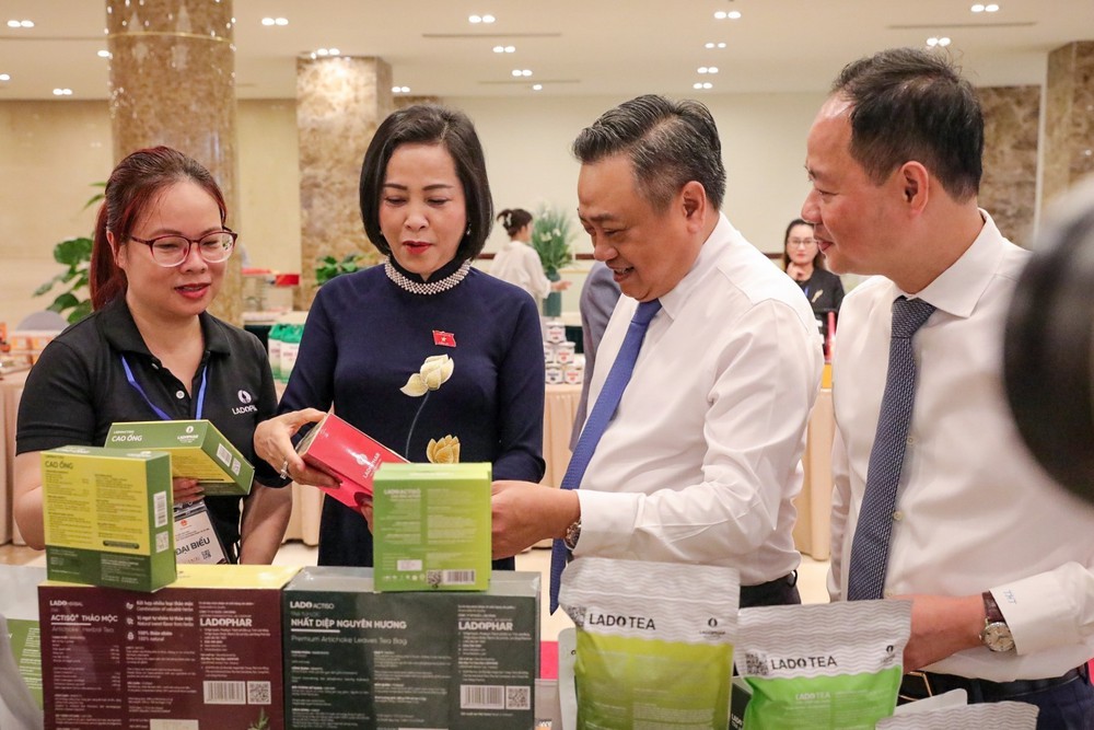 Diễn đàn kết nối "Văn hoá - Du lịch - Thương mại" tỉnh Lâm Đồng 2025 tại Hà Nội - Ảnh 5. Diễn đàn kết nối "Văn hoá - Du lịch - Thương mại" tỉnh Lâm Đồng 2025 tại Hà Nội - Ảnh 5.