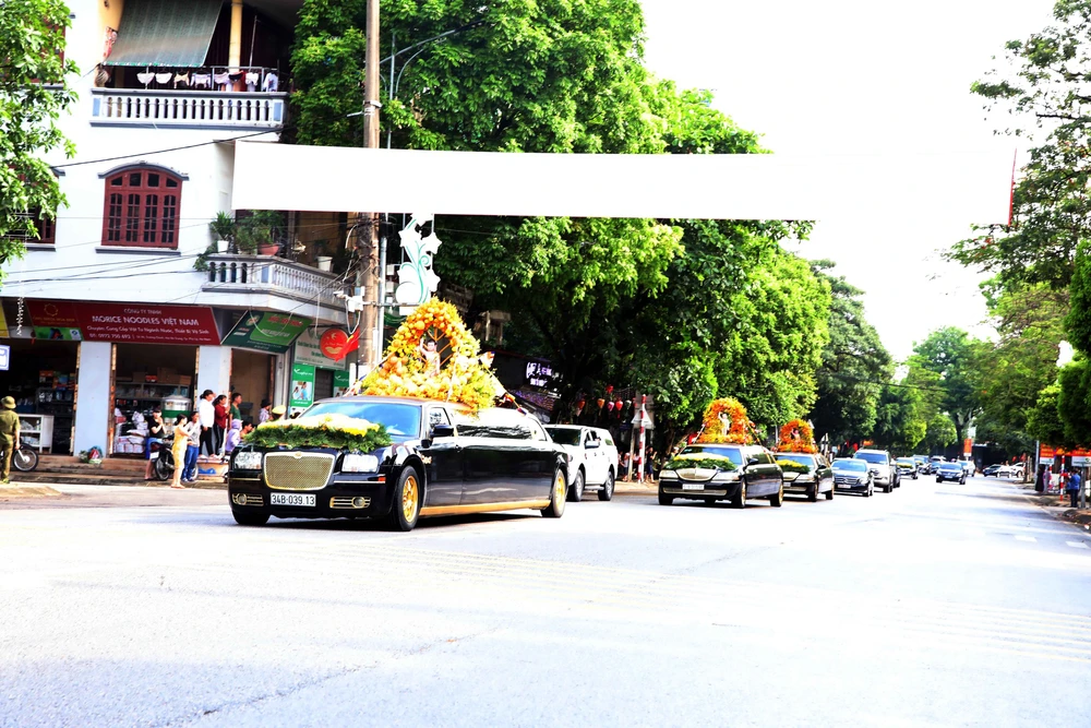 Cung rước, tôn trí xá lợi Đức Phật Thích Ca Mâu Ni tại chùa Tam Chúc (Hà Nam) - Ảnh 1.