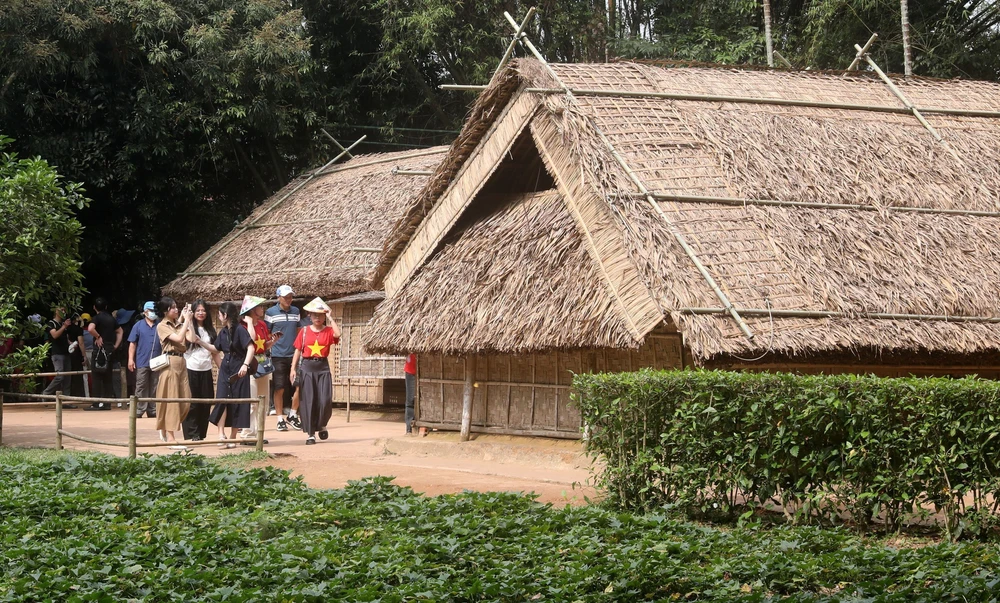 Nghĩa tình từ những mái nhà tranh trên quê hương Bác - Ảnh 6.