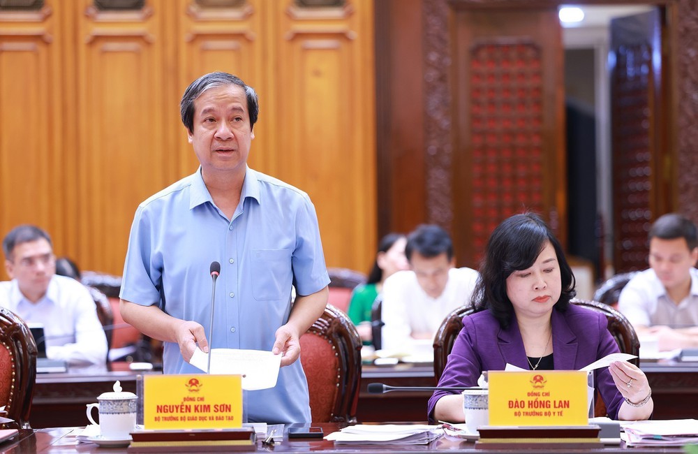 Thủ tướng Phạm Minh Chính chủ trì họp xây dựng dự thảo nghị quyết của Bộ Chính trị về y tế, giáo dục - Ảnh 4.