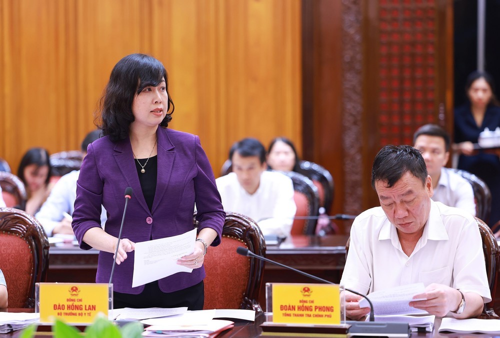 Thủ tướng Phạm Minh Chính chủ trì họp xây dựng dự thảo nghị quyết của Bộ Chính trị về y tế, giáo dục - Ảnh 3.