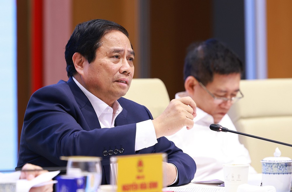 Thủ tướng Phạm Minh Chính: Tổng rà soát tài khoản ngân hàng, sim điện thoại để phòng ngừa tội phạm lừa đảo trực tuyến - Ảnh 1.