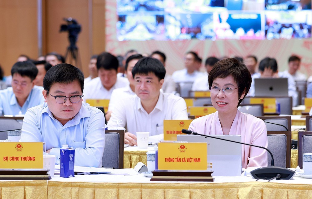 Thủ tướng Phạm Minh Chính: Tổng rà soát tài khoản ngân hàng, sim điện thoại để phòng ngừa tội phạm lừa đảo trực tuyến - Ảnh 2.