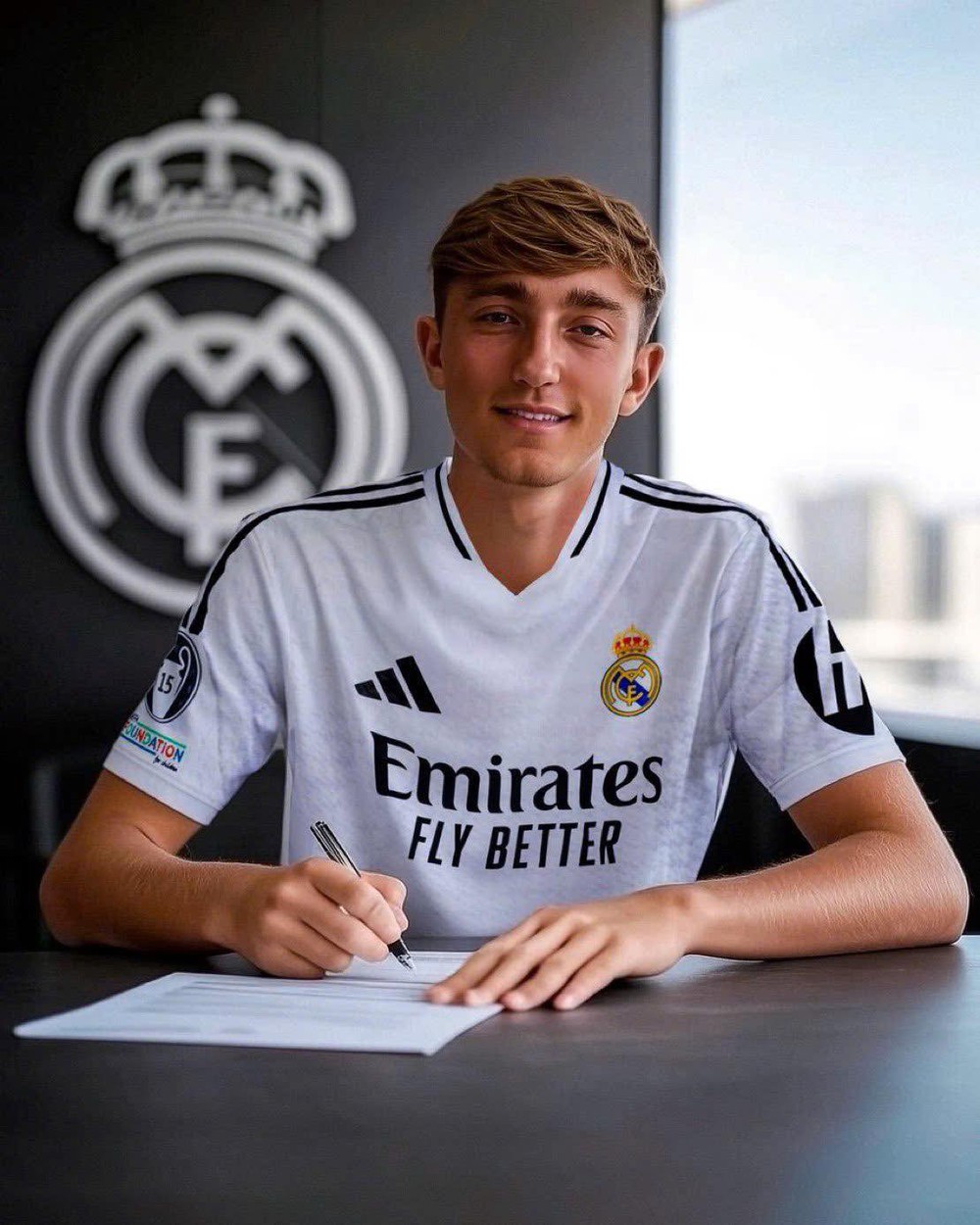 Real Madrid cách mạng hàng thủ với Huijsen - Ảnh 1.