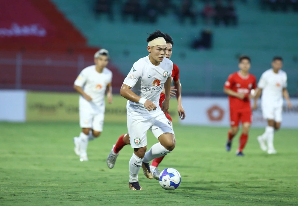 Bùi Tiến Dũng dễ đối đầu Công Phượng để tranh vé V-League - Ảnh 2.