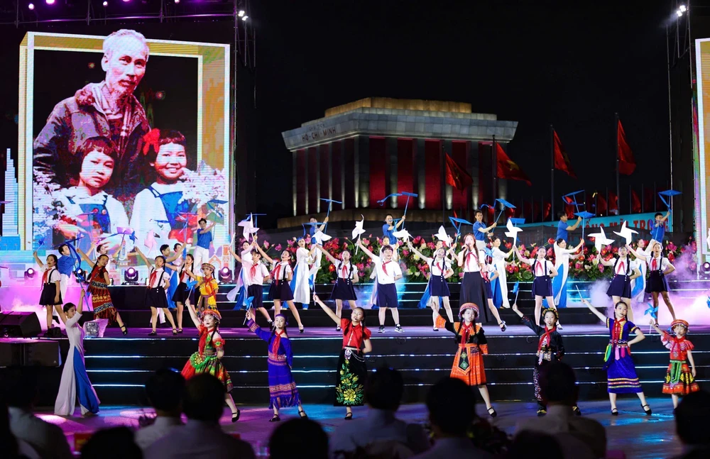 Chương trình nghệ thuật đặc biệt &quot;Người là Hồ Chí Minh&quot; - Ảnh 13.