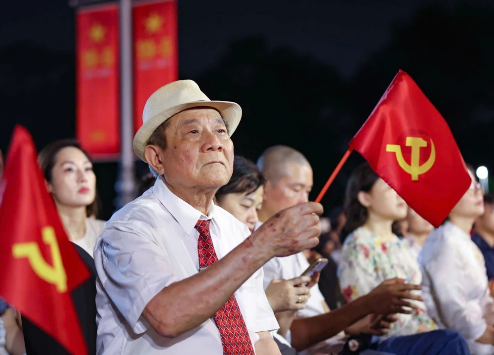 Chương trình nghệ thuật đặc biệt &quot;Người là Hồ Chí Minh&quot; - Ảnh 8.