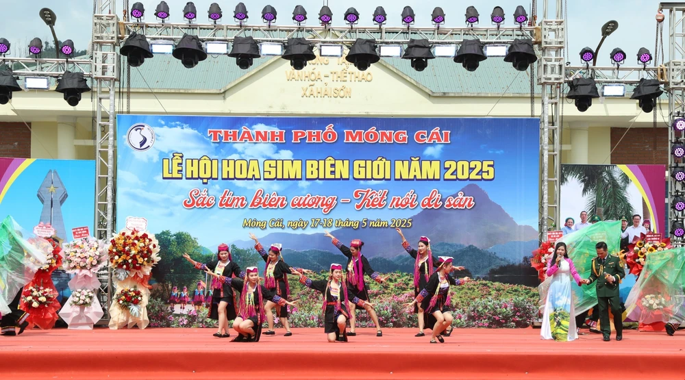 Độc đáo, đặc sắc Lễ hội Hoa sim biên giới 2025 - Ảnh 1. Độc đáo, đặc sắc Lễ hội Hoa sim biên giới 2025 - Ảnh 1.