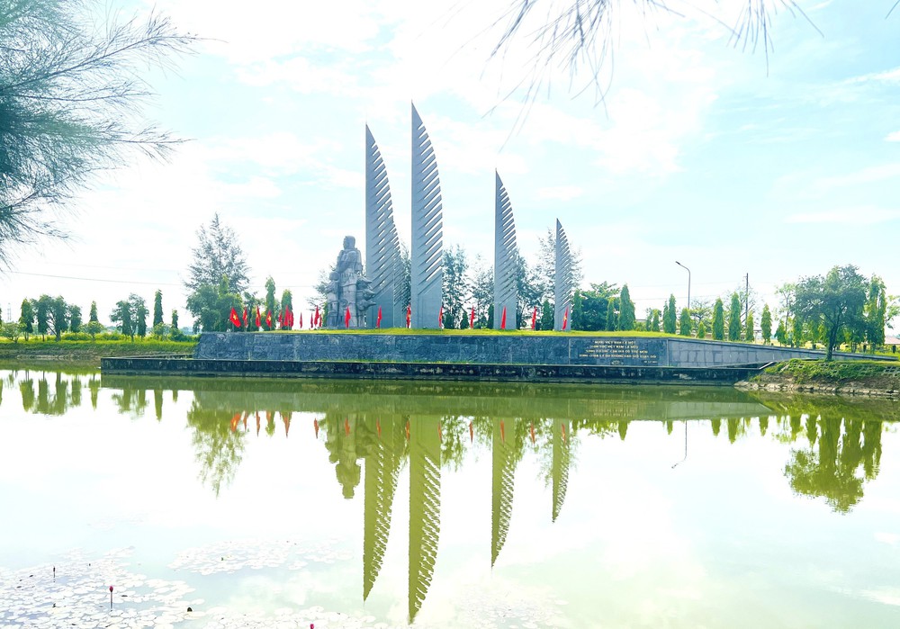 Quảng Trị phát triển du lịch bền vững từ "Ký ức chiến tranh - Khát vọng hòa bình" - Ảnh 6. Quảng Trị phát triển du lịch bền vững từ "Ký ức chiến tranh - Khát vọng hòa bình" - Ảnh 6.