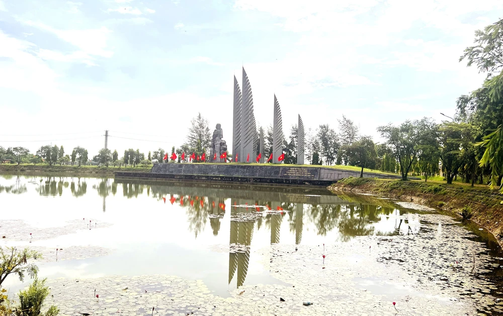 Quảng Trị phát triển du lịch bền vững từ "Ký ức chiến tranh - Khát vọng hòa bình" - Ảnh 7. Quảng Trị phát triển du lịch bền vững từ "Ký ức chiến tranh - Khát vọng hòa bình" - Ảnh 7.