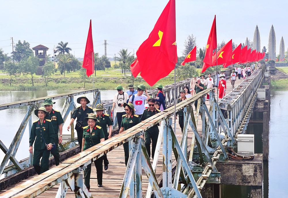 Quảng Trị phát triển du lịch bền vững từ "Ký ức chiến tranh - Khát vọng hòa bình" - Ảnh 3. Quảng Trị phát triển du lịch bền vững từ "Ký ức chiến tranh - Khát vọng hòa bình" - Ảnh 3.