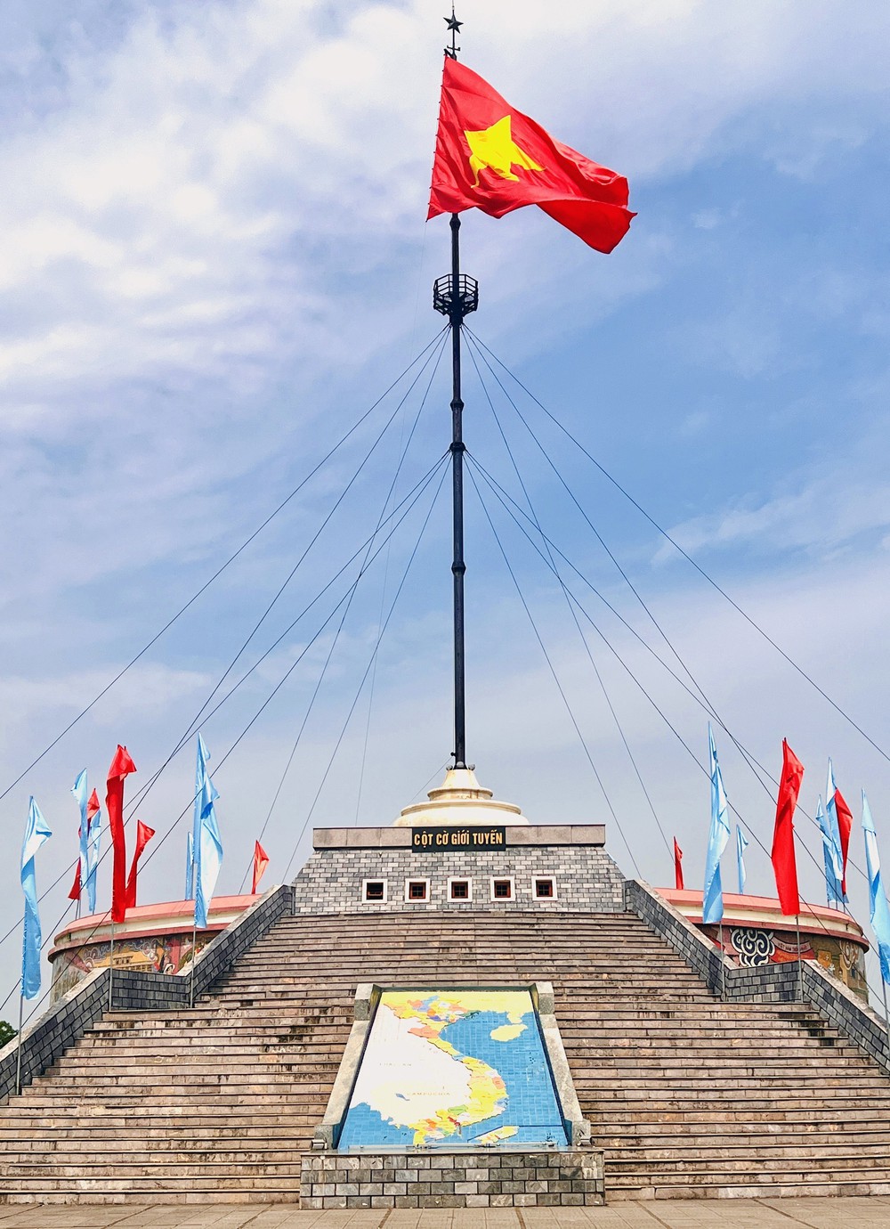 Quảng Trị phát triển du lịch bền vững từ "Ký ức chiến tranh - Khát vọng hòa bình" - Ảnh 2. Quảng Trị phát triển du lịch bền vững từ "Ký ức chiến tranh - Khát vọng hòa bình" - Ảnh 2.