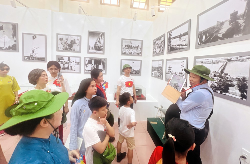 Quảng Trị phát triển du lịch bền vững từ "Ký ức chiến tranh - Khát vọng hòa bình" - Ảnh 4. Quảng Trị phát triển du lịch bền vững từ "Ký ức chiến tranh - Khát vọng hòa bình" - Ảnh 4.