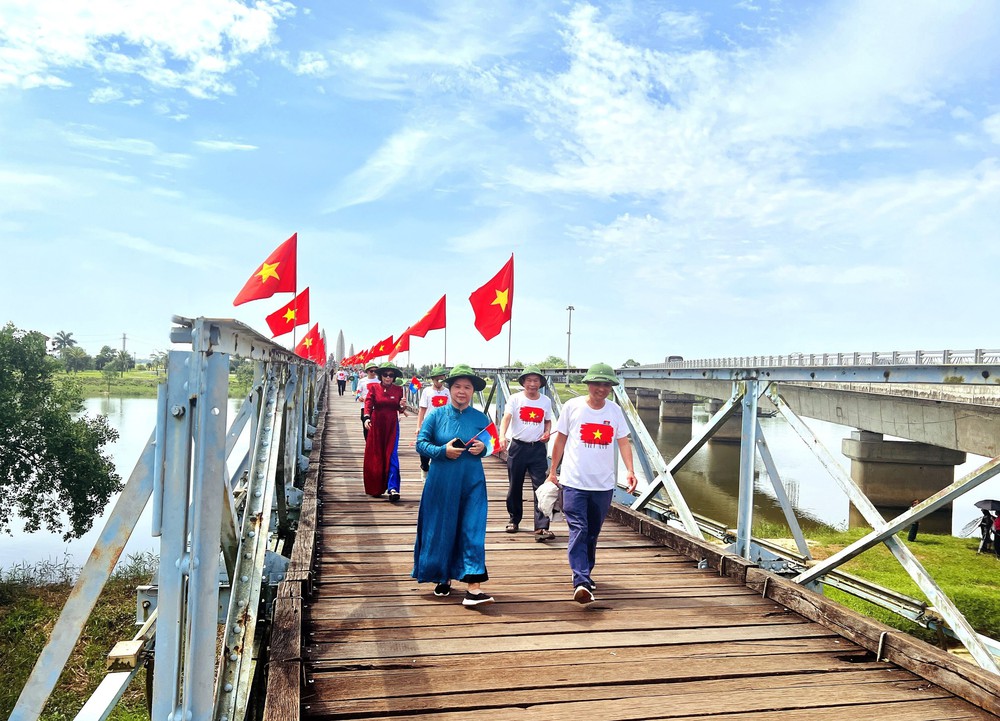 Quảng Trị phát triển du lịch bền vững từ "Ký ức chiến tranh - Khát vọng hòa bình" - Ảnh 1. Quảng Trị phát triển du lịch bền vững từ "Ký ức chiến tranh - Khát vọng hòa bình" - Ảnh 1.