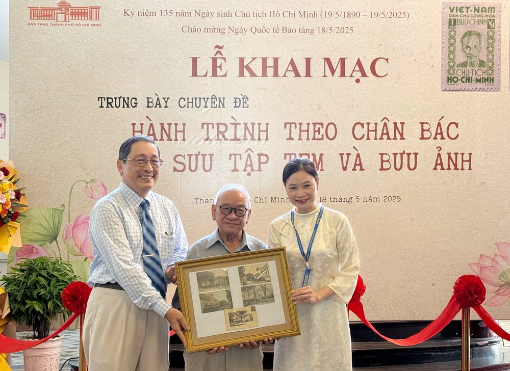 Trưng bày &quot;Hành trình theo chân Bác qua sưu tập tem và bưu ảnh&quot; - Ảnh 5.