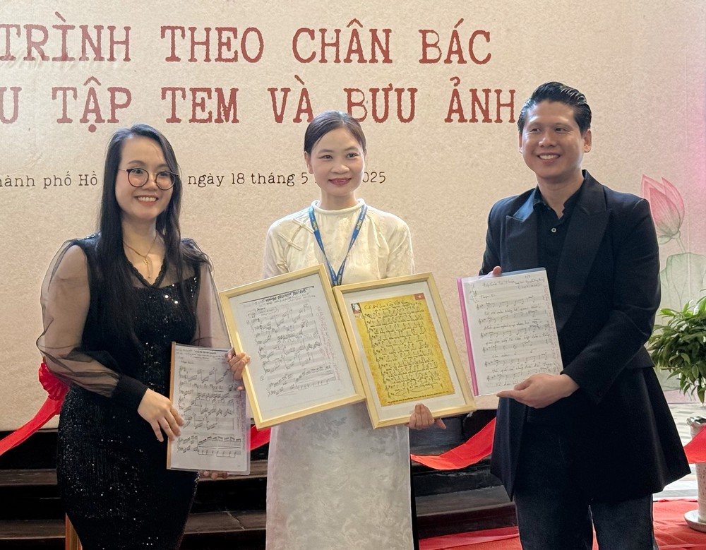 Trưng bày &quot;Hành trình theo chân Bác qua sưu tập tem và bưu ảnh&quot; - Ảnh 6.