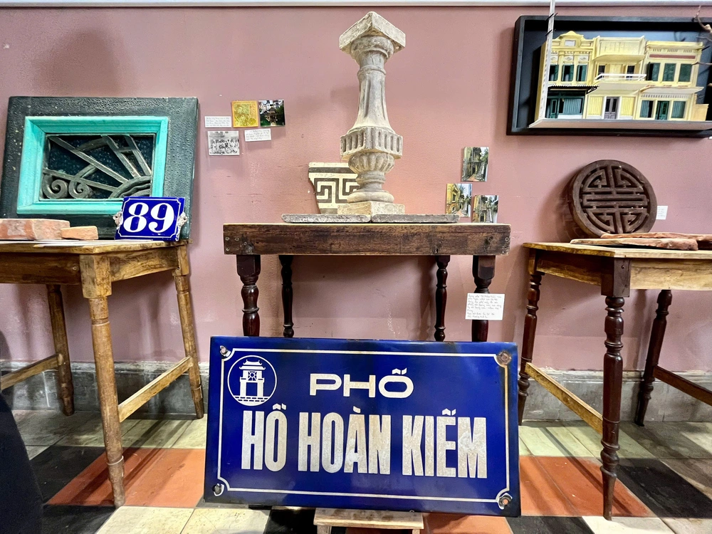 Cùng "thợ săn nhà cổ" mò mẫm Hà Nội - Ảnh 2. Cùng "thợ săn nhà cổ" mò mẫm Hà Nội - Ảnh 2.