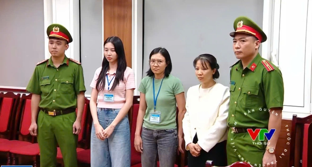 Khởi tố Hoa hậu Nguyễn Thúc Thuỳ Tiên và đồng phạm - Ảnh 1.