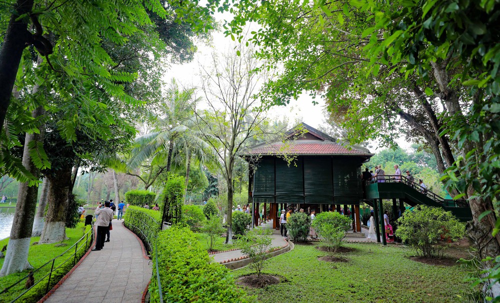 Lan tỏa giá trị Di sản Hồ Chí Minh qua những hình ảnh, hiện vật lịch sử - Ảnh 1.