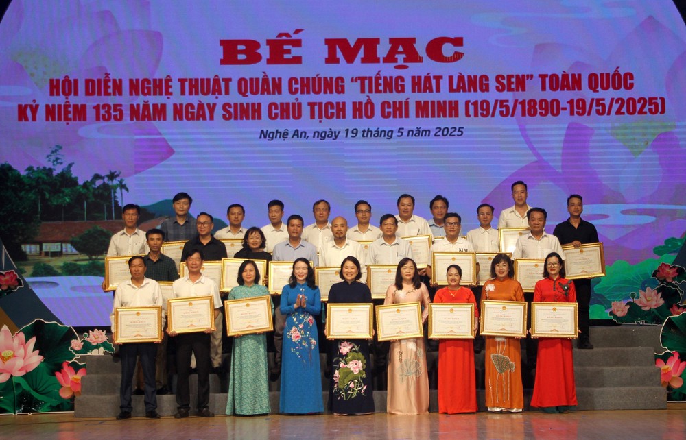 Tiếng hát Làng Sen: Các tiết mục được chuẩn bị chu đáo, nhiều sáng tạo - Ảnh 1. Tiếng hát Làng Sen: Các tiết mục được chuẩn bị chu đáo, nhiều sáng tạo - Ảnh 1.