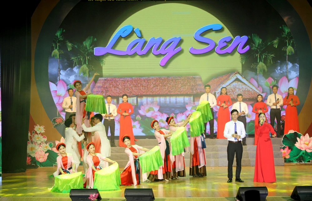 Tiếng hát Làng Sen: Các tiết mục được chuẩn bị chu đáo, nhiều sáng tạo - Ảnh 2. Tiếng hát Làng Sen: Các tiết mục được chuẩn bị chu đáo, nhiều sáng tạo - Ảnh 2.