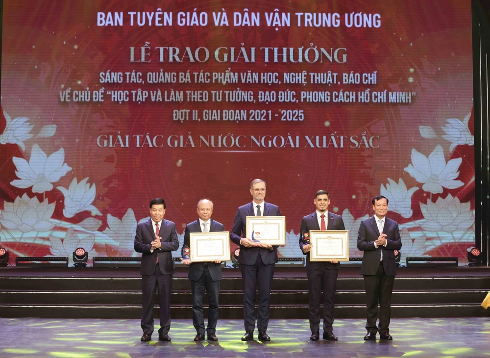 Lễ trao giải thưởng các tác phẩm về học và làm theo Chủ tịch Hồ Chí Minh - Ảnh 10.