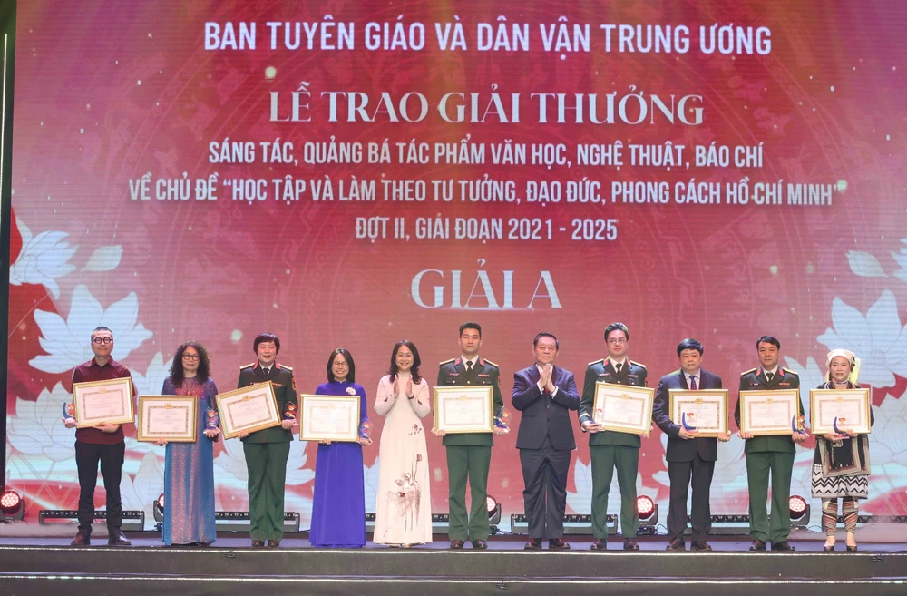 Lễ trao giải thưởng các tác phẩm về học và làm theo Chủ tịch Hồ Chí Minh - Ảnh 7.