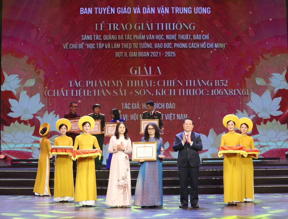 Lễ trao giải thưởng các tác phẩm về học và làm theo Chủ tịch Hồ Chí Minh - Ảnh 4.