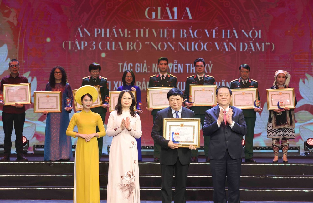 Lễ trao giải thưởng các tác phẩm về học và làm theo Chủ tịch Hồ Chí Minh - Ảnh 3.