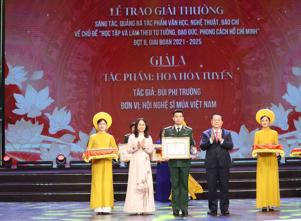 Lễ trao giải thưởng các tác phẩm về học và làm theo Chủ tịch Hồ Chí Minh - Ảnh 6.