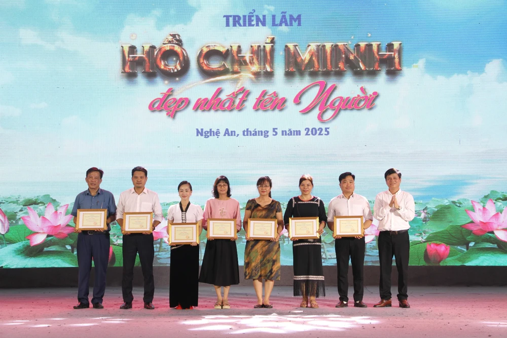 Tái hiện sinh động cuộc đời, sự nghiệp cách mạng và tấm gương đạo đức sáng ngời của Bác Hồ - Ảnh 2.