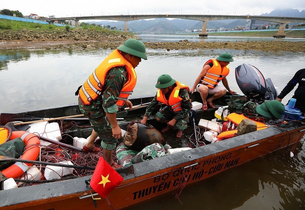 Phát hiện lượng bom, đạn lớn gần cầu Hòa Bình - Ảnh 3.